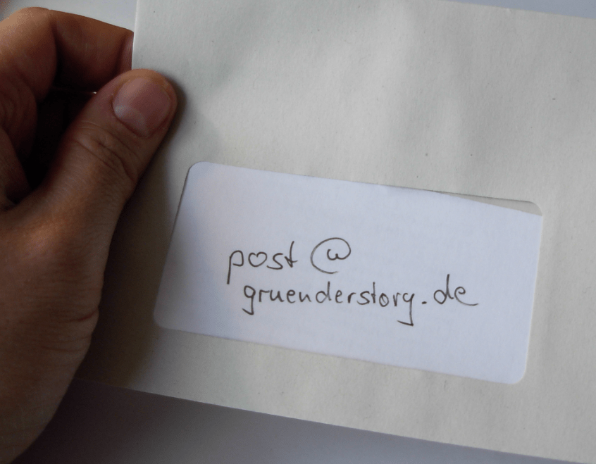 post@gruenderstory.de im Briefumschlag